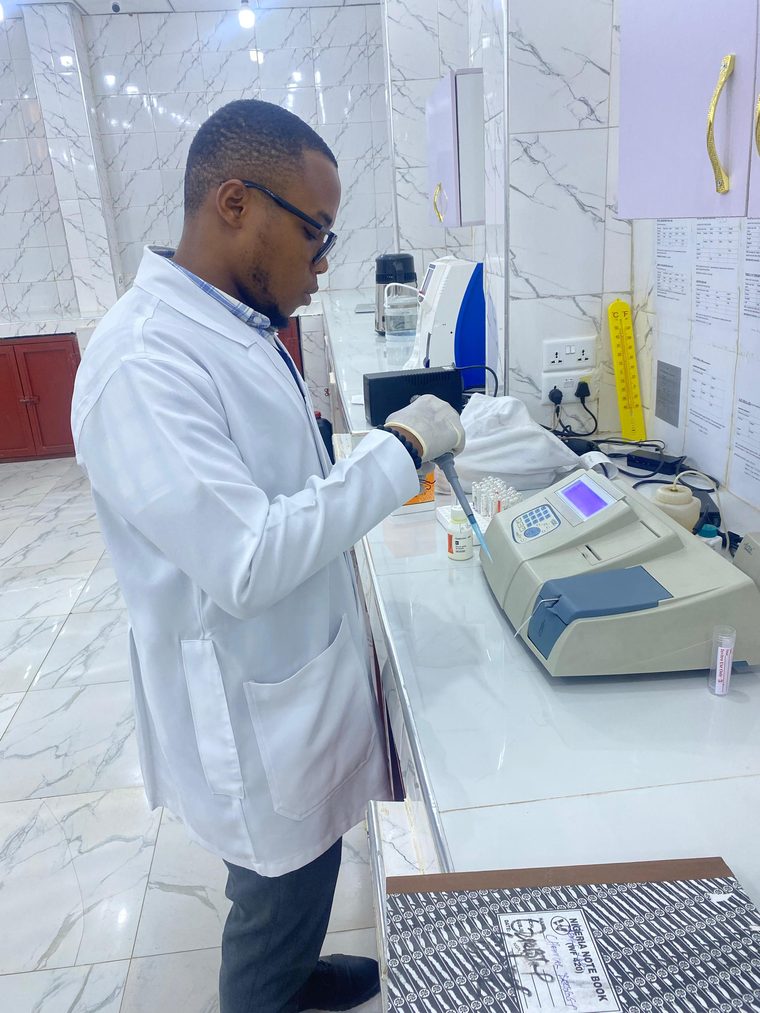 Blood Testing at Henks Medicals